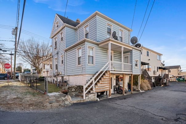 Backyard, Exterior, Facade, Queen Anne Victorian