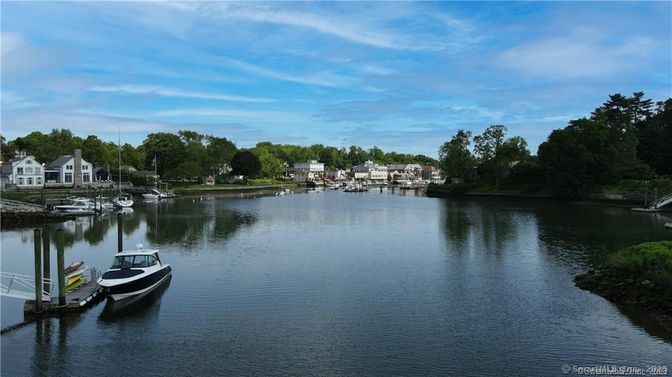 Exterior, Lake
