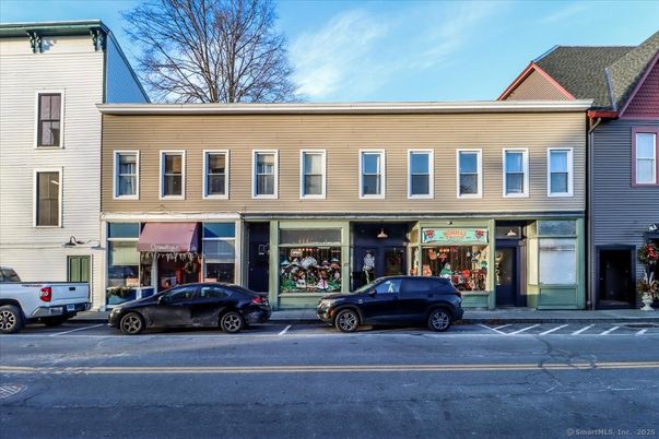 Exterior, Facade, Rowhouse