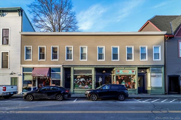 Exterior, Facade, Rowhouse