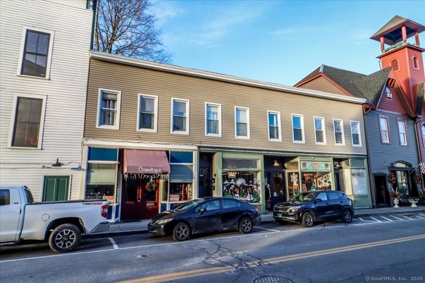 Exterior, Facade, Rowhouse