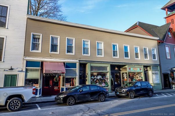 Exterior, Facade, Rowhouse