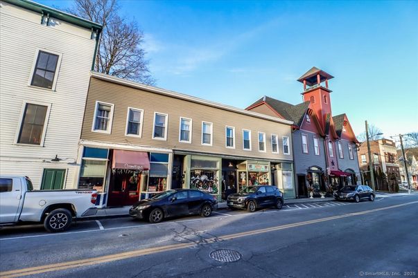 Exterior, Facade, Rowhouse