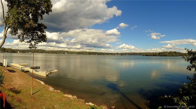 Exterior, Lake