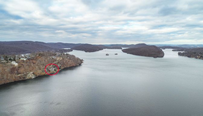 Exterior, Lake