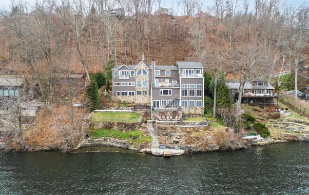Exterior, Lake