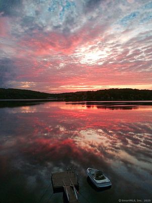 Exterior, Lake