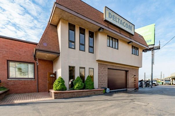 Attached, Exterior, Facade, Brick Facade, Modern