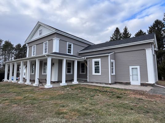 Exterior, Facade, Farmhouse
