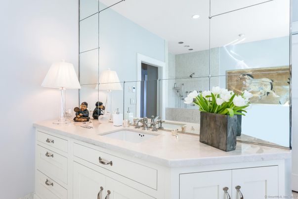 Bathroom, Dual Sink Vanities, Interior, Recessed Lighting