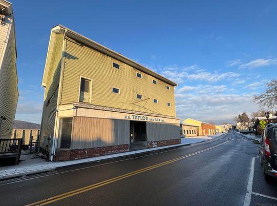 Exterior, Facade, Highrise