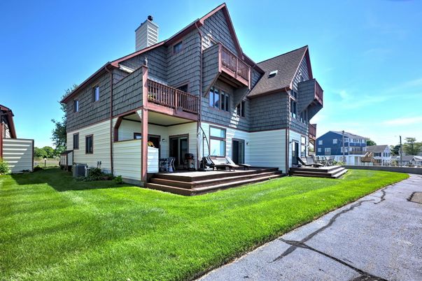 Backyard, Exterior, Facade, Queen Anne Victorian