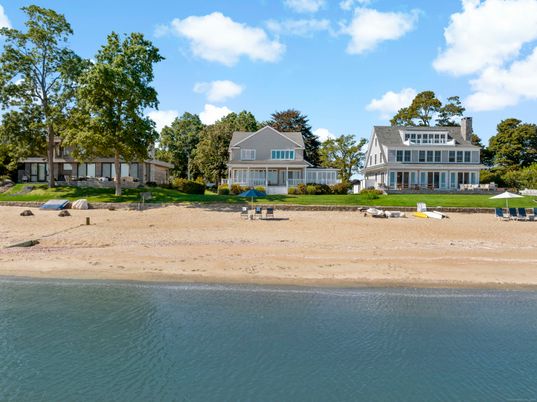 Exterior, Lake