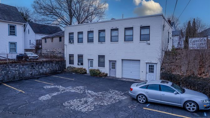 Attached, Exterior, Facade, Rowhouse