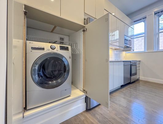 Interior, Utility Closets, Washer, Wood Texture Flooring