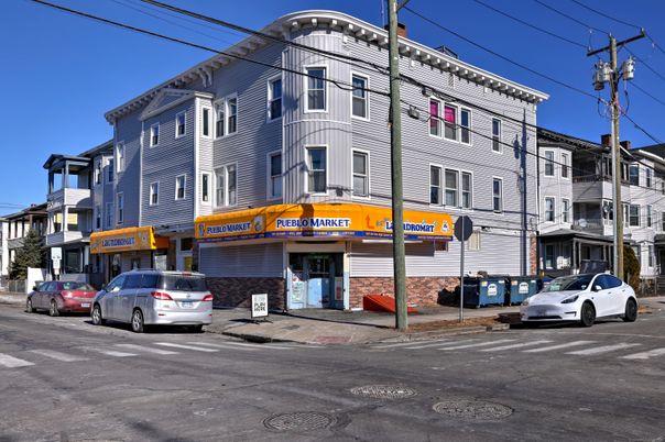 Exterior, Facade, Rowhouse