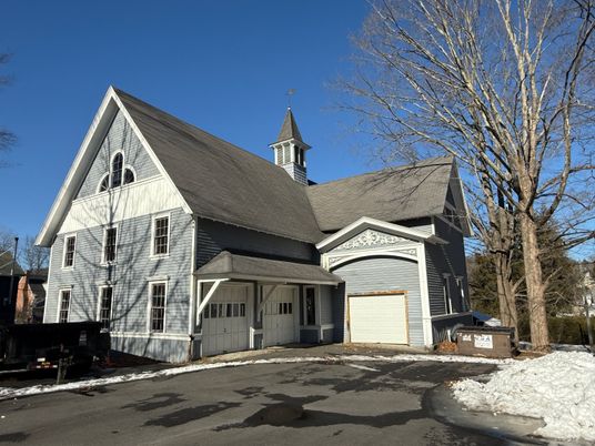 Attached, Exterior, Facade, Queen Anne Victorian