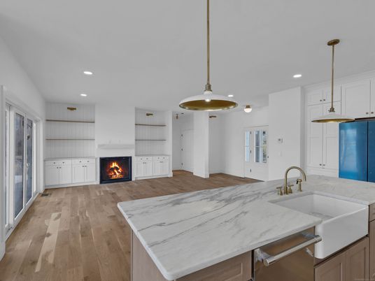 Fireplace, Interior, Kitchen, Pendant Lights, Recessed Lighting, Wood Texture Flooring