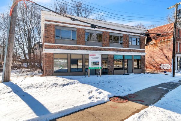 Exterior, Facade, Brick Facade, Rowhouse