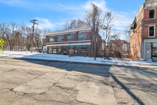 Backyard, Exterior, Facade, Brick Facade, American Foursquare