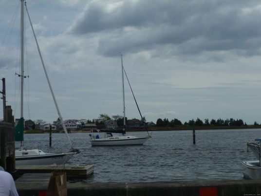 Exterior, Lake