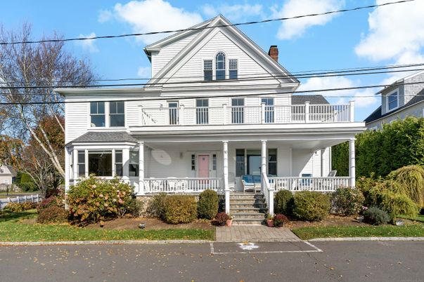 Exterior, Facade, Queen Anne Victorian