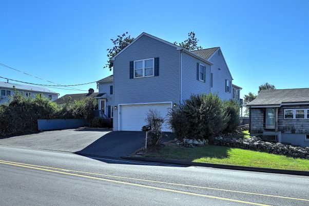 Attached, Exterior, Facade, Farmhouse