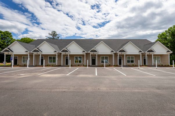 Exterior, Facade, Ranch