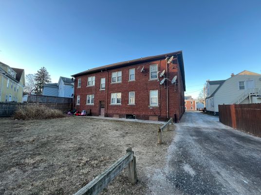 Exterior, Facade, Brick Facade, Georgian