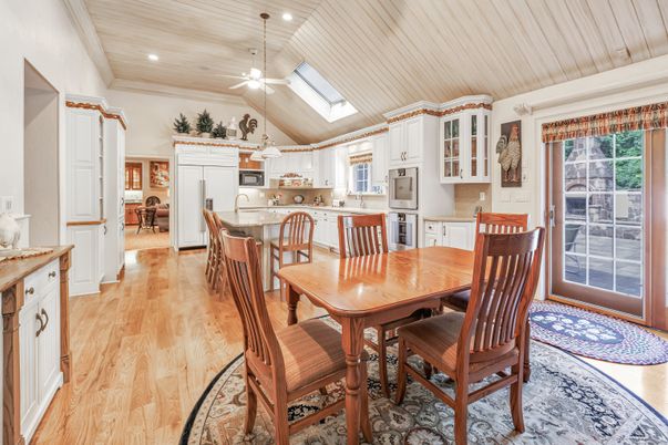 Dining room, Interior, Kitchen, Pendant Lights, Recessed Lighting, Wood Texture Flooring
