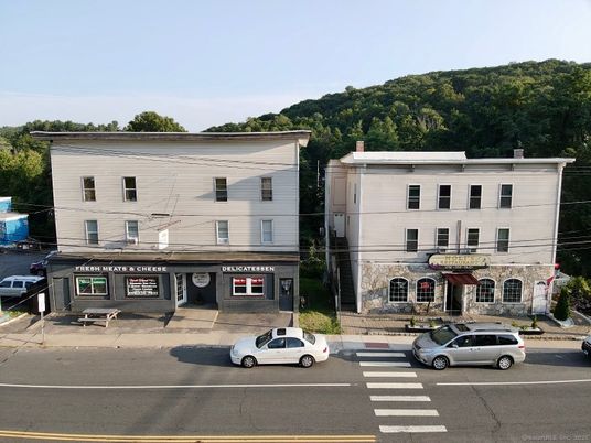Exterior, Facade, Rowhouse