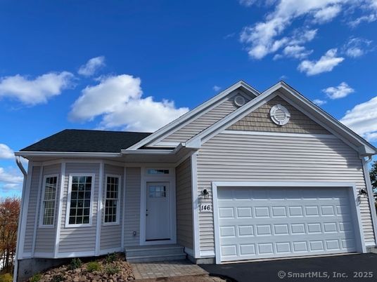 Attached, Exterior, Facade, American Craftsman