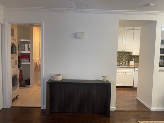 Interior, Utility Closets, Washer, Wood Texture Flooring