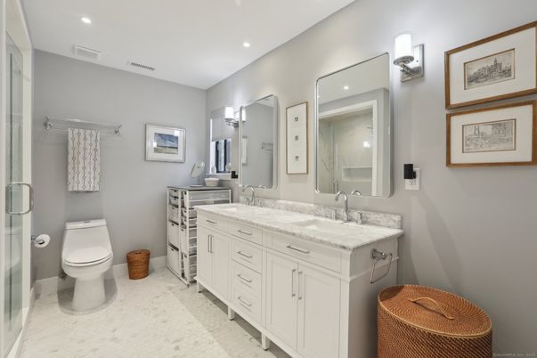 Bathroom, Dual Sink Vanities, Interior, Recessed Lighting