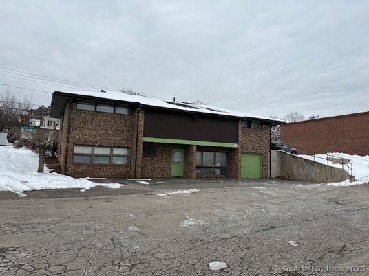 Attached, Backyard, Exterior, Facade, Brick Facade, Modern