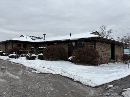 Exterior, Facade, Brick Facade, Ranch
