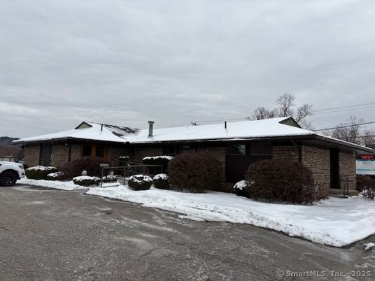 Exterior, Facade, Brick Facade, Ranch