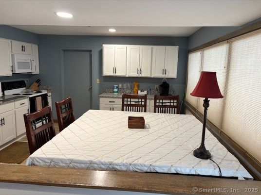 Bedroom, Dining room, Interior, Kitchen, Recessed Lighting