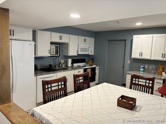Dining room, Interior, Kitchen, Recessed Lighting, Stainless Steel Appliances