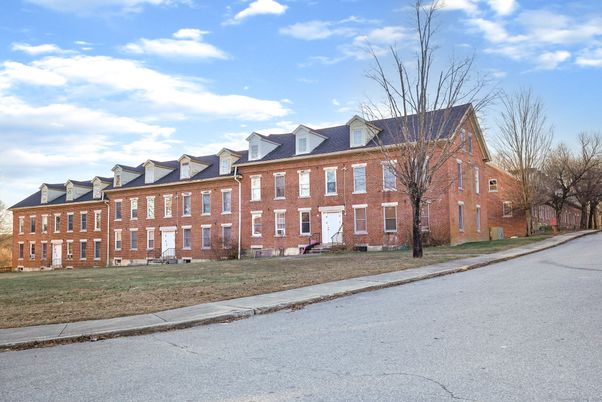Exterior, Facade, Brick Facade, Georgian