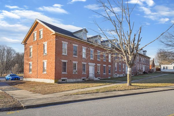 Exterior, Facade, Brick Facade, Georgian