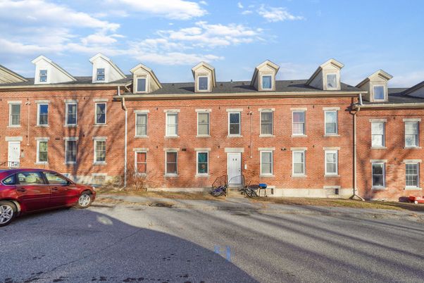 Exterior, Facade, Brick Facade, Georgian