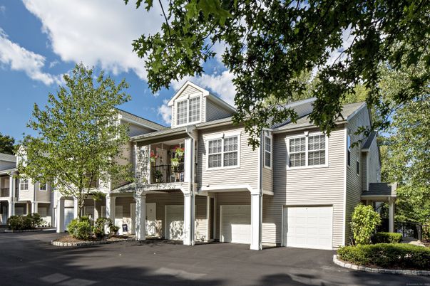 Attached, Exterior, Facade, Rowhouse