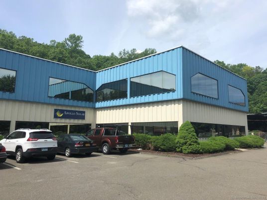 Exterior, Facade, Modern