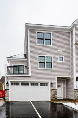 Attached, Exterior, Facade, Rowhouse