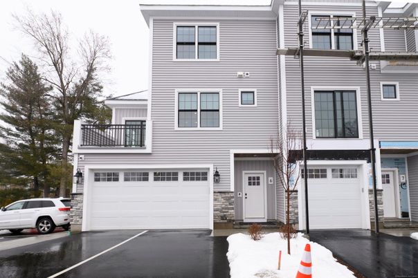 Attached, Exterior, Facade, Rowhouse