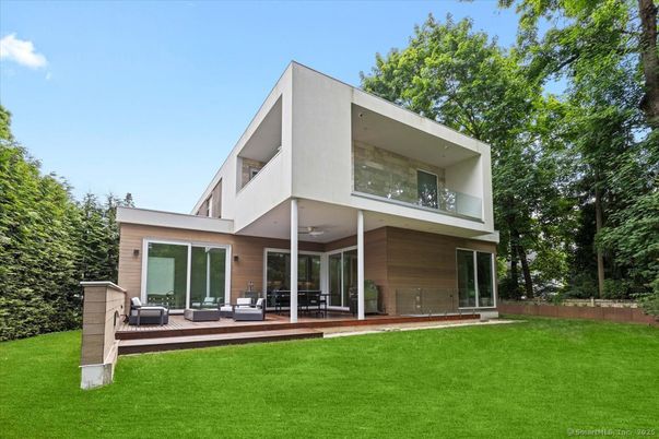 Backyard, Exterior, Facade, Modern