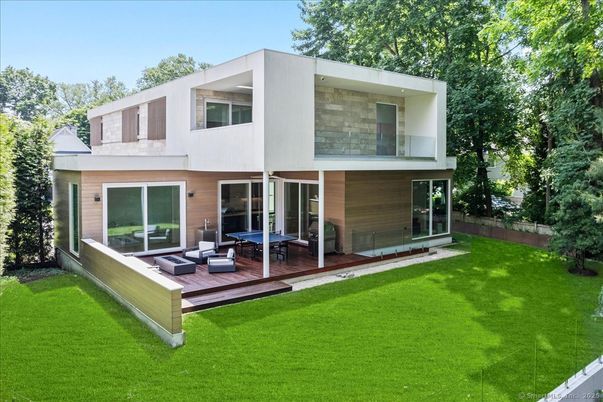 Backyard, Exterior, Facade, Modern