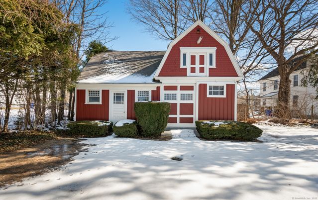 Exterior, Facade, Farmhouse