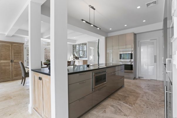 Dining room, Interior, Kitchen, Pendant Lights, Recessed Lighting, Stainless Steel Appliances